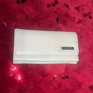 Beautiful & Spacious Wallet!!